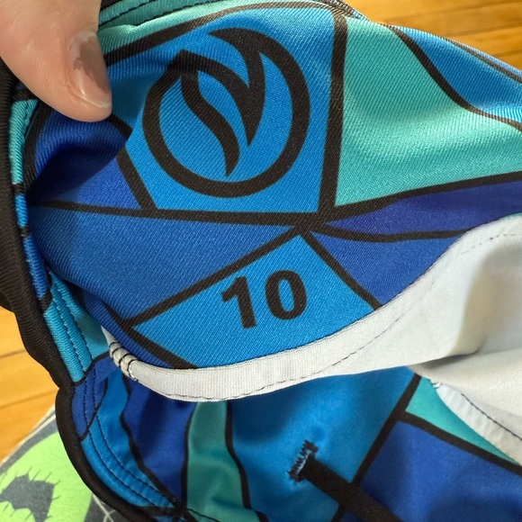 Ink burn skort black with blue patterned shorts - Picture 8 of 8